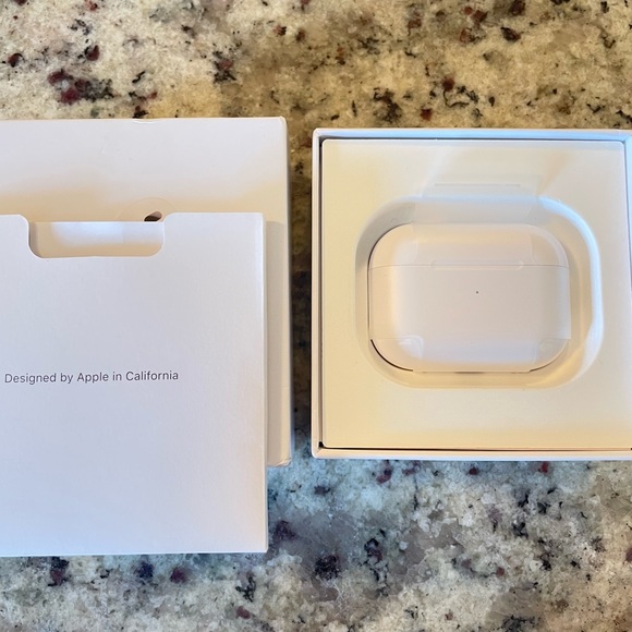 AirPods Pro 2nd Generation With Magsafe Wireless Charging Case - White - Picture 5 of 11